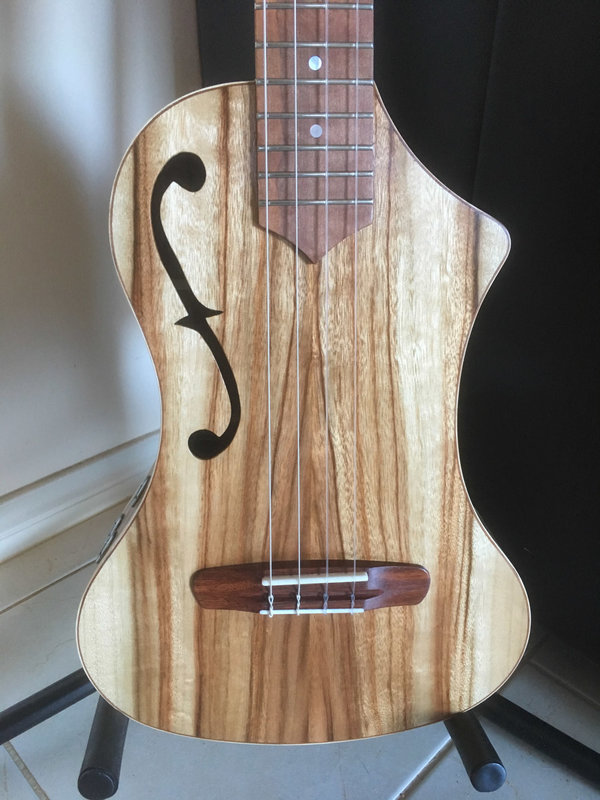 Baritone ukulele (1 of 11).jpg