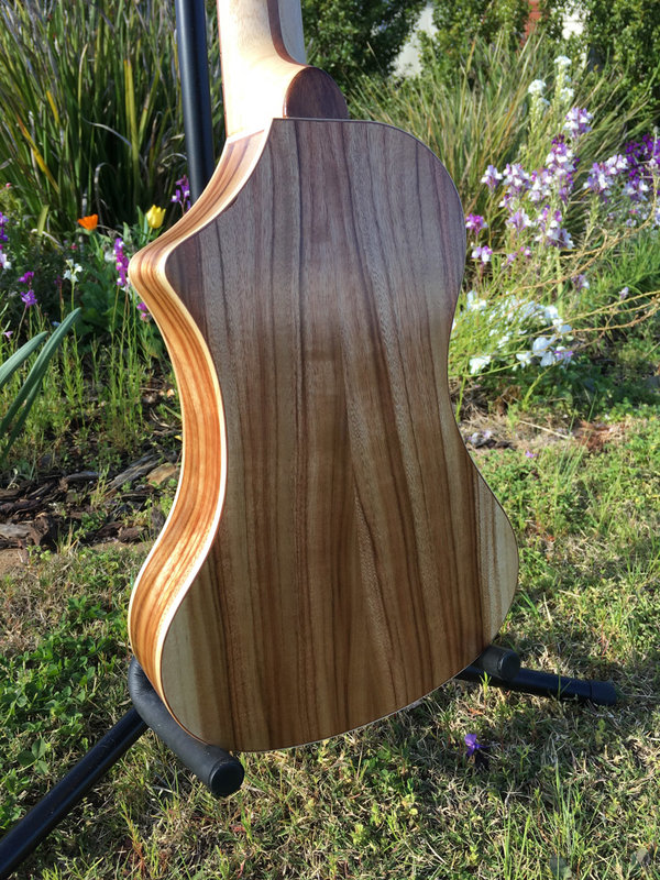 Baritone ukulele (8 of 11).jpg