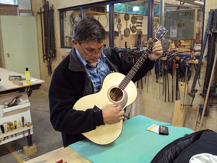 DSC00866 Maurice tenor guitar.jpg